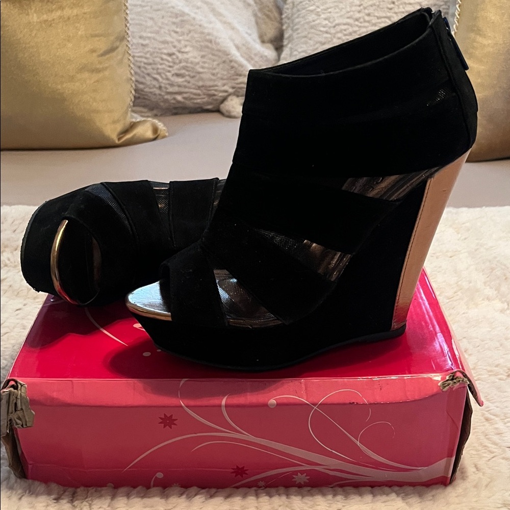 Rouge! Black and Bronze Wedge Sandals